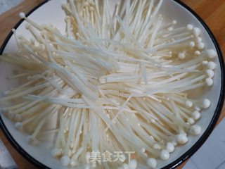 金针菇蒸牛肉的做法步骤：1