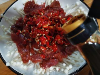 金针菇蒸牛肉的做法步骤：6