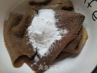 韭菜炒牛百叶的做法步骤：1