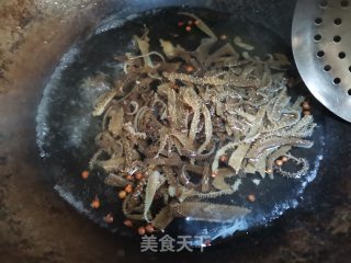 韭菜炒牛百叶的做法步骤：2