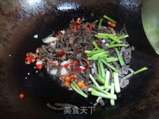 韭菜炒牛百叶的做法步骤：6