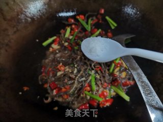 韭菜炒牛百叶的做法步骤：7