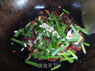 韭菜炒牛百叶的做法步骤：8
