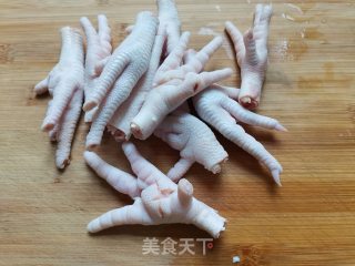 香辣鸡爪的做法步骤：1