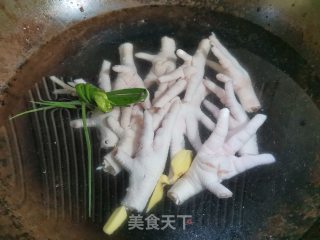 香辣鸡爪的做法步骤：2