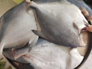 红烧小平鱼的做法步骤：1