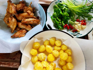 干锅鸡翅土豆的做法步骤：5