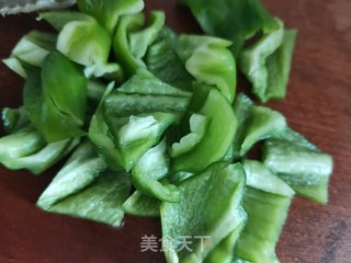 梭子蟹炒青椒的做法步骤：3