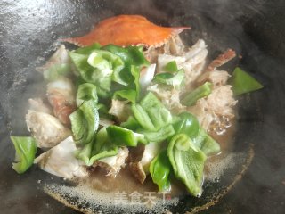 梭子蟹炒青椒的做法步骤：11