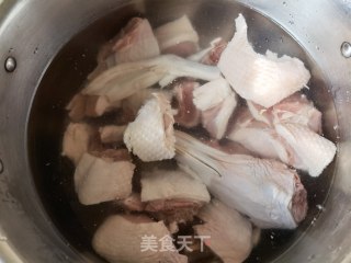 虫草花鸭汤的做法步骤：1