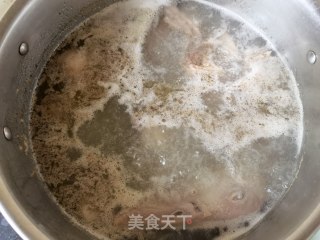 虫草花鸭汤的做法步骤：2