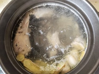 虫草花鸭汤的做法步骤：5
