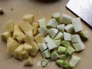 芥兰土豆炖柴鸡的做法步骤：1
