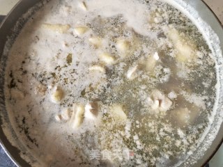 芥兰土豆炖柴鸡的做法步骤：2