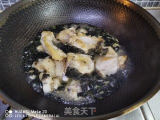 紫苏焖鱼的做法步骤：6