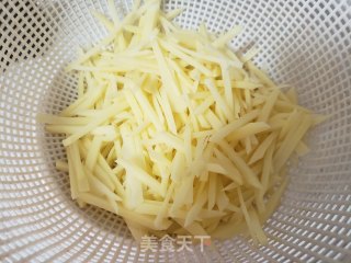 玉米粒炒洋葱土豆的做法步骤：5