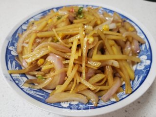 玉米粒炒洋葱土豆的做法步骤：7