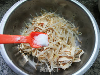 凉拌千张丝绿豆芽的做法步骤：5