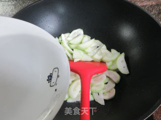 咸鸭蛋炒夜开花的做法步骤：6