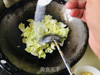 绿甘蓝木耳炒鸡蛋的做法步骤：5