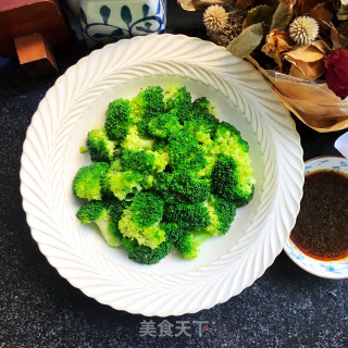 白灼西兰花的做法步骤：7
