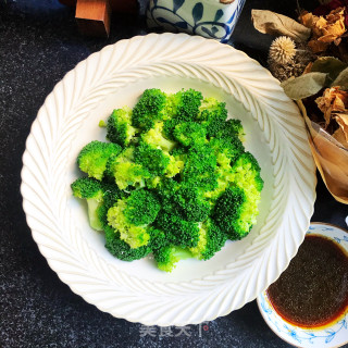 白灼西兰花的做法步骤：8