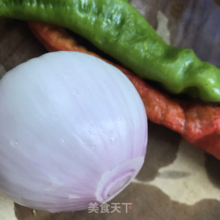 洋葱炒土豆丝的做法步骤：1