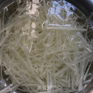 洋葱炒土豆丝的做法步骤：4