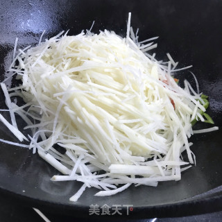 洋葱炒土豆丝的做法步骤：6