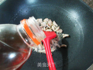 五花肉胡萝卜炒千张丝的做法步骤：5