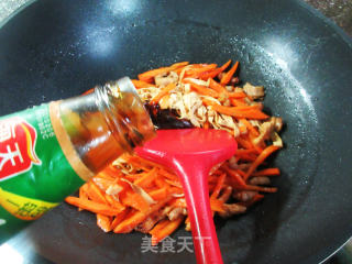 五花肉胡萝卜炒千张丝的做法步骤：10