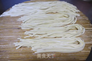 10分钟鲜美榨菜肉末面的做法步骤：2