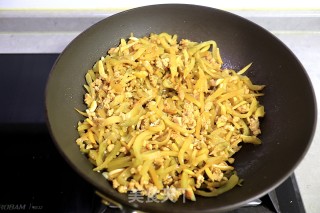 10分钟鲜美榨菜肉末面的做法步骤：7