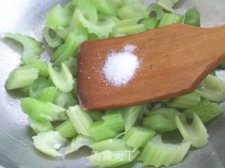 西芹腰果的做法步骤：4