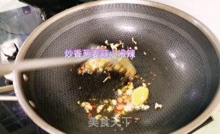 炒海鲜菇的做法步骤：5
