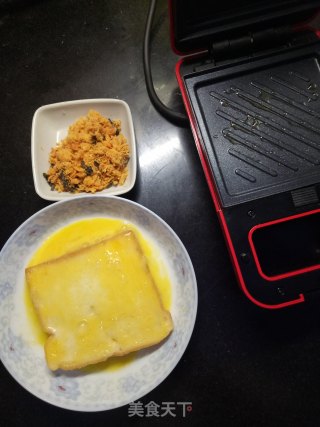 鸡蛋肉松三明治的做法步骤：2