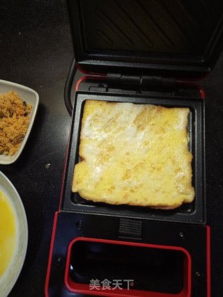 鸡蛋肉松三明治的做法步骤：3
