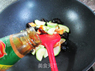 黑木耳煎鸡蛋炒西葫芦的做法步骤：8