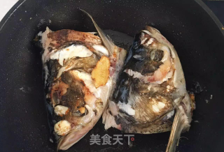 家常红烧鱼头的做法步骤：3
