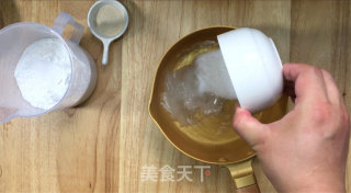 广式白糖糕，材料简单口感醇香，爽口不粘牙，有一种独特的香味。的做法步骤：1