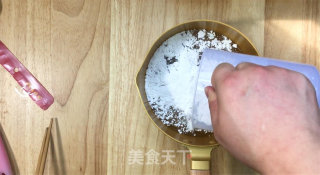 广式白糖糕，材料简单口感醇香，爽口不粘牙，有一种独特的香味。的做法步骤：2