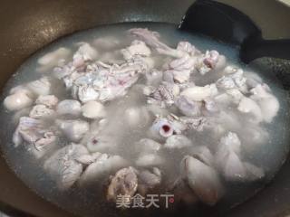土豆烧鸭肉的做法步骤：1