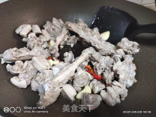 土豆烧鸭肉的做法步骤：2