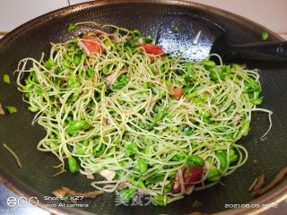 火腿炒黑豆芽的做法步骤：5