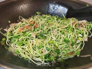 火腿炒黑豆芽的做法步骤：6