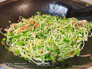火腿炒黑豆芽的做法步骤：7