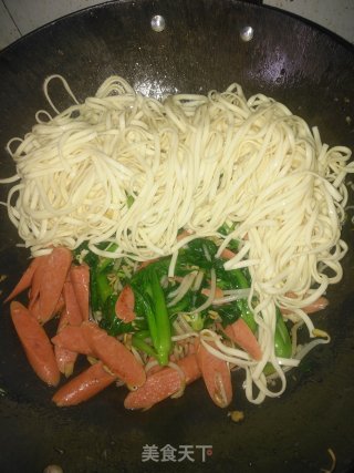 火腿青菜炒面的做法步骤：8