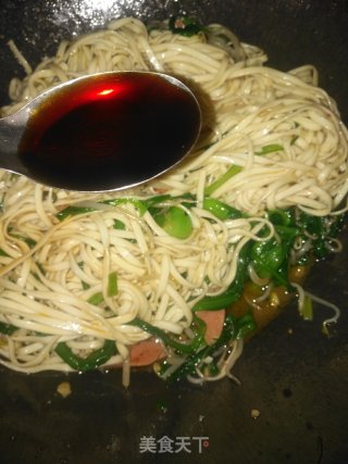火腿青菜炒面的做法步骤：9