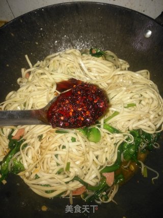 火腿青菜炒面的做法步骤：11