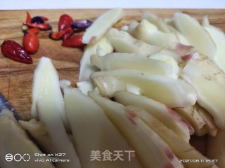 鸭肉烧苦瓜的做法步骤：1